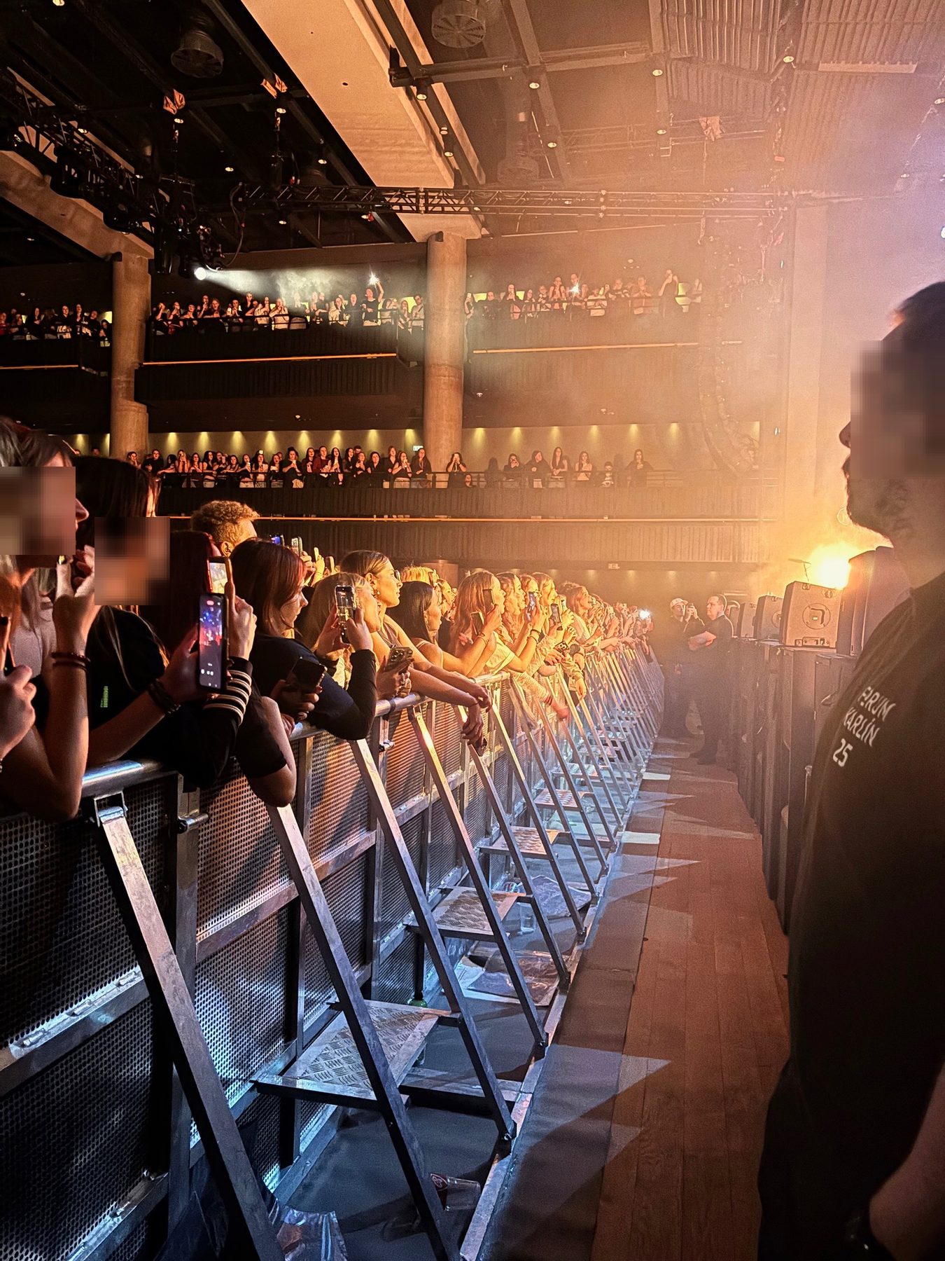 Close protection position near a concert barricade